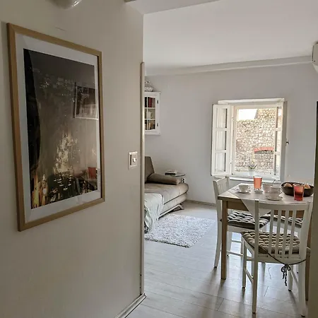 Iza Roka Apartment *