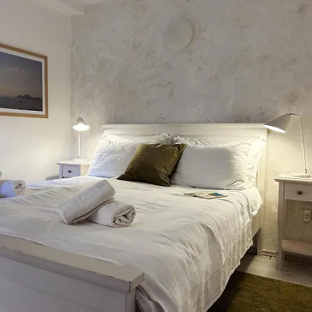 Apartment Iza Roka