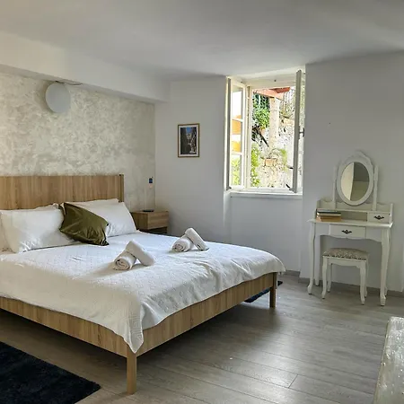 Iza Roka Apartment *